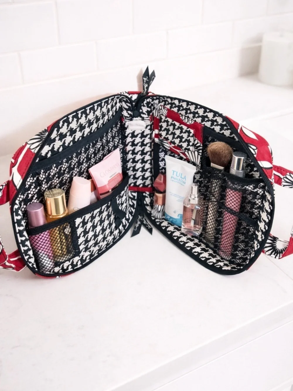 Vera Bradley Red Floral Quilted Cosmetic Train Case Travel Makeup Bag Zip NWOT